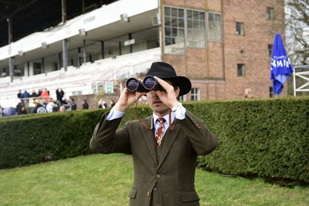 Tom Schilling bei der Großen Saisoneröffnung 2026 auf der Rennbahn Hoppegarten. Berlin, 05.04.2026 Copyright: xMatthiasxWehnertx