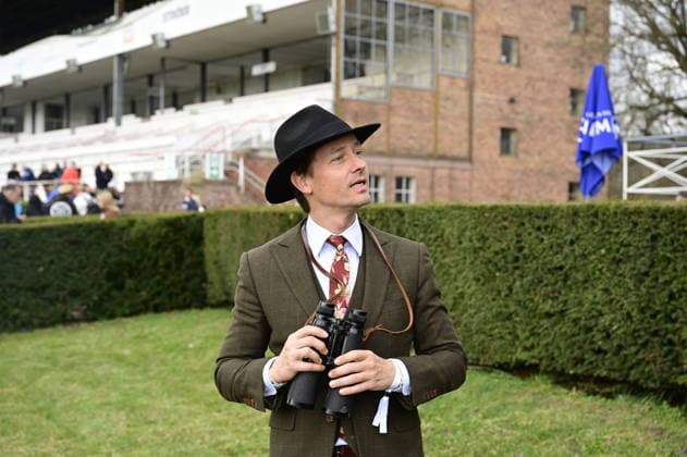 Tom Schilling bei der Großen Saisoneröffnung 2026 auf der Rennbahn Hoppegarten. Berlin, 05.04.2026 Copyright: xMatthiasxWehnertx