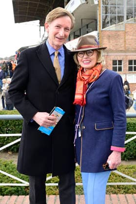 Gerhard Schöningh und Tini Gräfin von Rothkirch bei der Großen Saisoneröffnung 2026 auf der Rennbahn Hoppegarten. Berlin, 05.04.2026