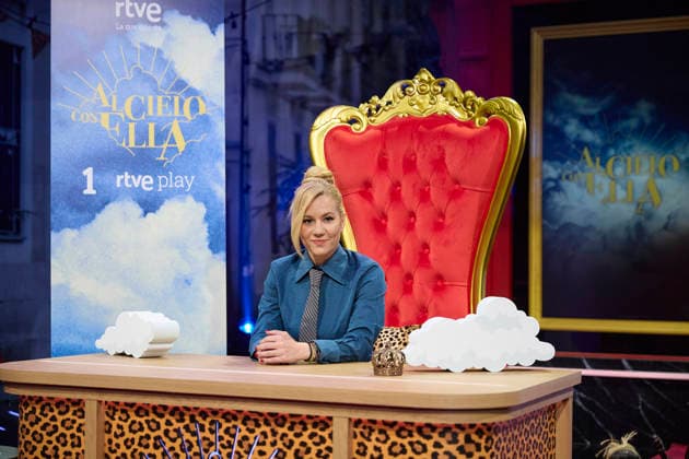 Al cielo con ella by Henar Álvarez starts broadcasting on La 1 The presenter and comedian Henar Álvarez during a meeting with the media, at Estudio 4 in Prado del Rey, on April 6, 2026, in Pozuelo de Alarcón, Madrid Spain The meeting takes place on the occasion of the beginning of the broadcasting of the late show Al cielo con ella on RTVEs La 1 The comedy and interview program started in November 2024 on RTVE Play and due to its success it jumped to La 2 with its second season Starting tomorrow, April 7, the program will jump to the main channel of the public channel 06 APRIL 2026 Jesús Hellí Madrid Madrid Madrid Spain  Copyright: xJesusxHellinx 7417728