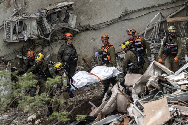 Four bodies recovered from the rubble after missile strike in Haifa HAIFA, ISRAEL - APRIL 06: Rescuers recover four bodies from the rubble of a building hit in Iran’s retaliatory missile attack on Haifa, Israel on April 06, 2026. Mostafa Alkharouf Anadolu Haifa Israel. Editorial use only. Please get in touch for any other usage.  Copyright: x2026xAnadoluxMostafaxAlkharoufx