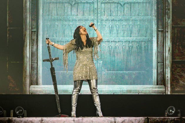 Laura Pausini performs at the Movistar Arena The singer Laura Pausini during her concert at the Movistar Arena, on April 6, 2026, in Madrid Spain Laura Pausini returns to the stage with her international tour Yo Canto World Tour 2026 2027 , The Italian artist returns to the stage two years after her last tour and after the release of Yo canto 2 and I Canto 2, her cover albums in which she pays tribute to the great stars of Spanish and Italian music that have inspired her throughout her life 06 APRIL 2026 Madrid Madrid Espana  Copyright: xRicardoxRubiox 7418969