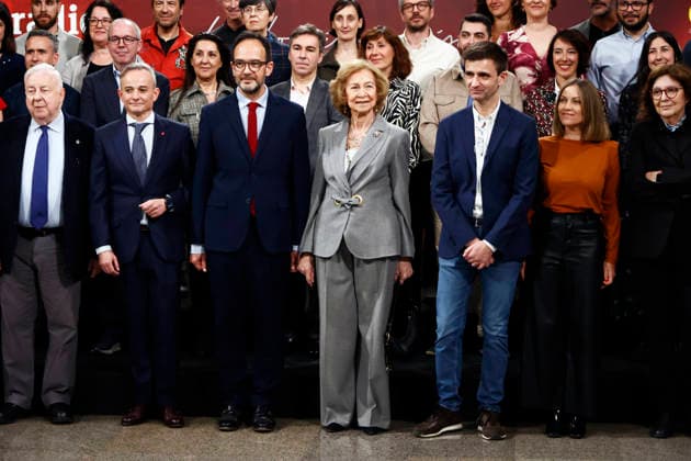 Queen Sofía visits RNEs Casa de la Radio, on the occasion of the 60th anniversary of Radio Clásica Family photo during the visit to RNEs Casa de la Radio, on the occasion of the 60th anniversary of Radio Clásica, on April 7th, 2026, in Madrid Spain The station was born in 1965 as Second Program of Radio Nacional de Espana, and was renamed Radio 2 in 1981, and in 1984 it adopted its final name, Radio Clásica, It was renamed Radio 2 in 1981, and in 1984 it adopted its definitive name, Radio Clásica. Throughout its history it has had a great international projection and has received numerous awards, including the Gold Medal for Merit in Fine Arts in 2006 l FAMOUSES ROYAL HOUSE ROYAL KING RNE Antonio Gutié Madrid Madrid Spain  Copyright: xAntonioxGutiÃ rrezx 7420034