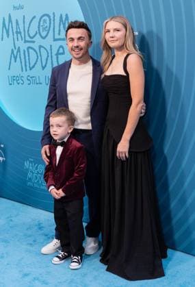 April 7, 2026, Bronx, New York, USA: Frankie Muniz and family attend Hulu s Malcolm in the Middle Life s Still Unfair miniseries premiere at DGA Theater in New York, NY on April 7, 2026. Bronx USA  - ZUMAr339 20260407_znp_r339_092 Copyright: xLevxRadinx