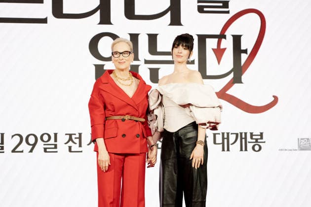 The Devil Wears Prada 2 press conference in Seoul SEOUL, SOUTH KOREA - APRIL 08: Meryl Streep(L) and Anne Hathaway(R) poses during a press conference for the movie The Devil Wears Prada 2 at Four Seasons Hotel on April 08, 2026 in Seoul, South Korea. Hwawon Lee Anadolu Seoul South Korea. Editorial use only. Please get in touch for any other usage.  Copyright: x2026xAnadoluxHwawonxLeex