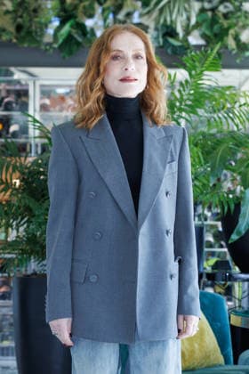 News - Photocall - La donna piu ricca del mondo Isabelle Huppert attends the photocall for the movie La donna piu ricca del mondo on April 08, 2026 at Sofitel Hotel Villa Borghese, Rome, Italy Rome Sofitel Hotel Villa Borghese Italy Copyright: xEmanuelaxVertollix xLiveMediax LPN_2379133