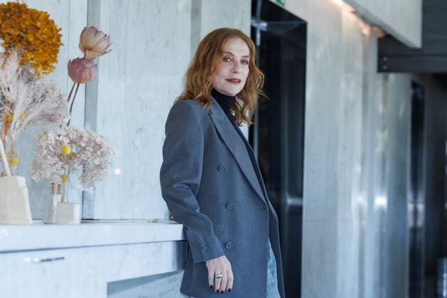 News - Photocall - La donna piu ricca del mondo Isabelle Huppert attends the photocall for the movie La donna piu ricca del mondo on April 08, 2026 at Sofitel Hotel Villa Borghese, Rome, Italy Rome Sofitel Hotel Villa Borghese Italy Copyright: xEmanuelaxVertollix xLiveMediax LPN_2379170