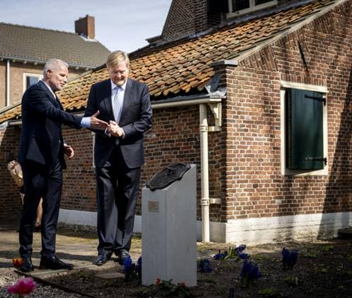 RIJNSBURG - King Willem-Alexander during the opening of the renovated museum Het Spinozahuis. The museum showcases the life and ideas of philosopher Baruch Spinoza. He moved into the house in 1661 and worked there on his *Ethics*, a philosophical work about God, nature, reason, and emotions. SEM VAN DER WAL ANP netherlands out - belgium out  Copyright: xx x555271715x originalFilename: 555271715.jpg