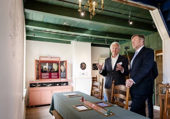 RIJNSBURG - King Willem-Alexander will be given a tour during the opening of the renovated museum Het Spinozahuis. The museum showcases the life and ideas of philosopher Baruch Spinoza. He moved into the house in 1661 and worked there on his *Ethics*, a philosophical work about God, nature, reason, and emotions. SEM VAN DER WAL ANP netherlands out - belgium out  Copyright: xx x555271725x originalFilename: 555271725.jpg
