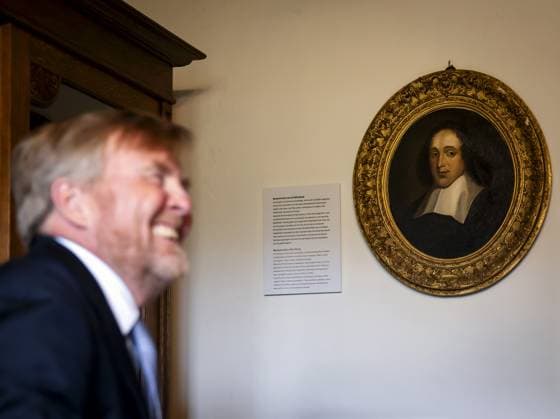 RIJNSBURG - King Willem-Alexander signs the guestbook during the opening of the renovated museum Het Spinozahuis. The museum showcases the life and ideas of philosopher Baruch Spinoza. He moved into the house in 1661 and worked there on his *Ethics*, a philosophical work about God, nature, reason, and emotions. SEM VAN DER WAL ANP netherlands out - belgium out  Copyright: xx x555271728x originalFilename: 555271728.jpg