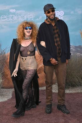 Natasha Lyonne mit Begleitung bei der Premiere der 3. Staffel der HBO-Serie Euphoria im TCL Chinese Theatre. Los Angeles, 07.04.2026