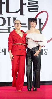 Meryl Streep and Anne Hathaway, Apr 8, 2026 : Actresses Meryl Streep (L) and Anne Hathaway at a press conference for the comedy drama film The Devil Wears Prada 2 in Seoul, South Korea.  aflo_326274177