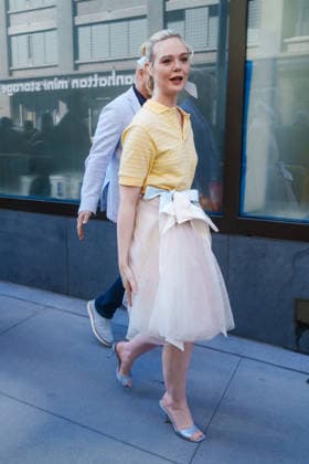 Elle Fanning à la sortie des studios de lémissionn Good Morning America à New York, le 8 avril 2026 Elle Fanning signs autographs outside Good Morning America in New York, on April 8th, 2026 New York Etats Unis  Copyright: xUrbanxDivinityx xBestimagexUrbanxDivinityx xBestimagex