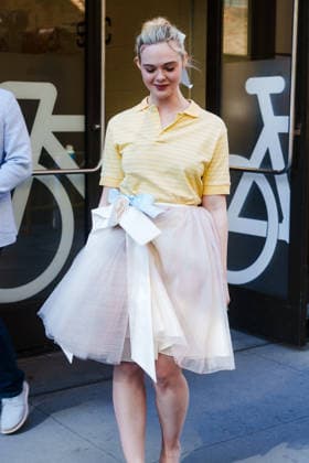 Elle Fanning à la sortie des studios de lémissionn Good Morning America à New York, le 8 avril 2026 Elle Fanning signs autographs outside Good Morning America in New York, on April 8th, 2026 New York Etats Unis  Copyright: xUrbanxDivinityx xBestimagexUrbanxDivinityx xBestimagex