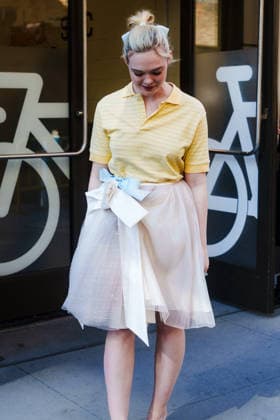 Elle Fanning à la sortie des studios de lémissionn Good Morning America à New York, le 8 avril 2026 Elle Fanning signs autographs outside Good Morning America in New York, on April 8th, 2026 New York Etats Unis  Copyright: xUrbanxDivinityx xBestimagexUrbanxDivinityx xBestimagex