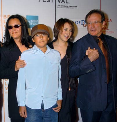 HOUSE OF D PREMIERE: 2004 TRIBECA FILM FESTIVAL May 7, 2004 - New York, NY, USA - The Willams family (L to R) wife Marsha, son Zack, daughter Zelda and Robin Williams at the premiere of House of D during 2004 Tribeca Film Festival. New York, May 7, 2004 Copyright: xAjxSokalnerx