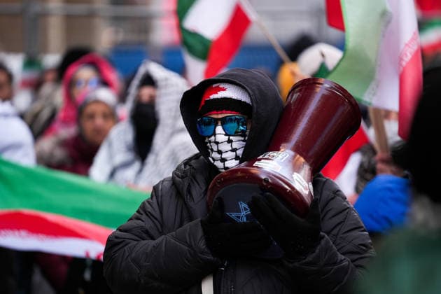 Protest in Toronto against US and Israeli attacks on Lebanon, Iran and Gaza TORONTO, CANADA - APRIL 8 : Protestors gather outside Consulate General of Israel in Toronto to demonstrate against US and Israeli attacks on Iran, Lebanon and Gaza on April 8, 2026 in Ontario, Canada. Mert Alper Dervis Anadolu Toronto Canada. Editorial use only. Please get in touch for any other usage.  Copyright: x2026xAnadoluxMertxAlperxDervisx