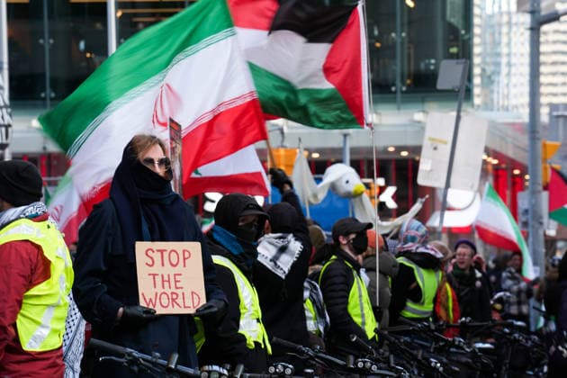 Protest in Toronto against US and Israeli attacks on Lebanon, Iran and Gaza TORONTO, CANADA - APRIL 8 : Protestors gather outside Consulate General of Israel in Toronto to demonstrate against US and Israeli attacks on Iran, Lebanon and Gaza on April 8, 2026 in Ontario, Canada. Mert Alper Dervis Anadolu Toronto Canada. Editorial use only. Please get in touch for any other usage.  Copyright: x2026xAnadoluxMertxAlperxDervisx