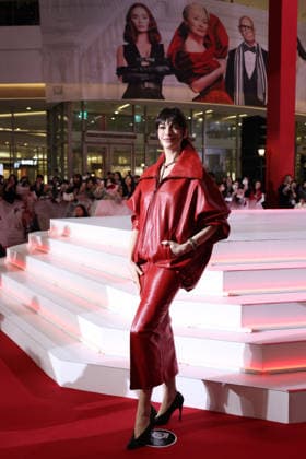 Hollywood star Anne Hathaway in Seoul Hollywood star Anne Hathaway in Seoul Hollywood star Anne Hathaway poses for a photo as she makes her red carpet appearance during a publicity event in Seoul on April 8, 2026, to promote the comedy drama film The Devil Wears Prada 2. (Yonhap) 2026-04-09 15:14:21 < 1980-2026 YONHAPNEWS AGENCY. .> ¼­¿ïÆ¯º°½Ã EDITORIAL USE ONLY  Copyright: xx PYH2026040915160034400 YonhapxNewsx yonphotos251277