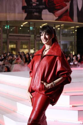 Hollywood star Anne Hathaway in Seoul Hollywood star Anne Hathaway in Seoul Hollywood star Anne Hathaway poses for a photo as she makes her red carpet appearance during a publicity event in Seoul on April 8, 2026, to promote the comedy drama film The Devil Wears Prada 2. (Yonhap) 2026-04-09 15:14:13 < 1980-2026 YONHAPNEWS AGENCY. .> ¼¿ïƯº°½Ã EDITORIAL USE ONLY Copyright: xx PYH2026040915120034400 YonhapxNewsx yonphotos251278