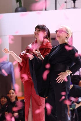 Hollywood stars Anne Hathaway and Meryl Streep in Seoul Hollywood stars Anne Hathaway and Meryl Streep in Seoul Hollywood stars Anne Hathaway (L) and Meryl Streep make their red carpet appearance during a publicity event in Seoul on April 8, 2026, to promote the comedy drama film The Devil Wears Prada 2. (Yonhap) 2026-04-09 15:17:55 < 1980-2026 YONHAPNEWS AGENCY. .> ¼­¿ïÆ¯º°½Ã EDITORIAL USE ONLY  Copyright: xx PYH2026040915370034400 YonhapxNewsx yonphotos251290