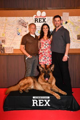 Maximilian Brückner, Doris Golpashin und Ferdinand Seebach Kommissar Rex Photocall Astor Lounge München 08. April 2026