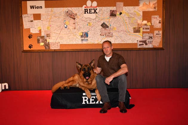Maximilian Brückner Kommissar Rex Photocall Astor Lounge München 08. April 2026