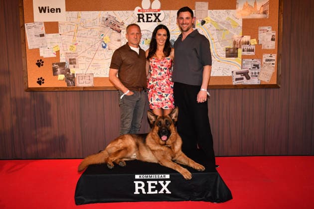 Maximilian Brückner, Doris Golpashin und Ferdinand Seebach Kommissar Rex Photocall Astor Lounge München 08. April 2026
