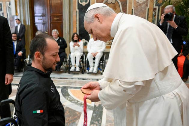 ITALY - POPE LEO XIV RECEIVES IN PRIVATE AUDIENCE ATHLETES FROM THE MILAN-CORTINA OLYMPIC AND PARAòYMPIC GAMES IN THE VATICAN - 2026 4 9 Italy, Rome, Vatican, 2026 4 09 Pope Leo XIV receives athletes from the Milan-Cortina Olympic and Paralympic Games in a private audience in The Vatican EDITORIAL USE ONLY - NO BOOKS Copyright: xVATICANxMEDIAx