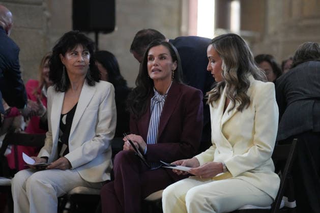 Queen Letizia meets with the Associació de Dones Empresàries Queen Letizia c , accompanied by the president of the Association, Laia Rogel d , and the Minister of Equality, Ana Redondo i , meets with the Associació de Dones Empresàries de Lleida, on April 9, 2026, in Lleida, Catalonia Spain The meeting, held at the Seu Vella de Lleida and behind closed doors, is part of the events of the 20th anniversary of the association and precedes the presentation of the XVI Premis Ap Lleida, which recognizes the leadership and leadership of the association, held in the Seu Vella de Lleida and behind closed doors, is part of the events of the 20th anniversary of the association and precedes the delivery of the XVI Premis Ap Lleida, which recognize the Copyright: xDavidxZorrakinox 7426335