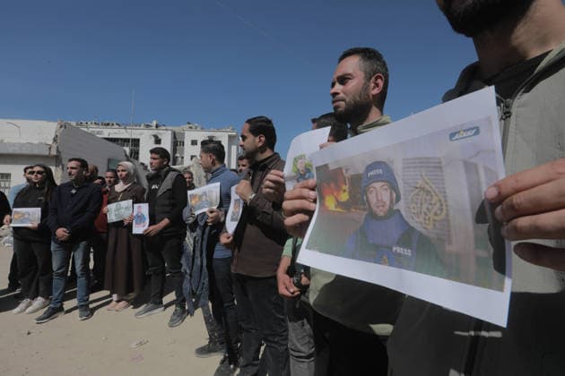 Palestinian journalists participated in a protest condemning the Israeli assassination of Al Jazeera correspondent Mohammed Washah, in the courtyard of Al-Shifa Hospital in Gaza City Palestinian journalists participated in a protest condemning the Israeli assassination of Al Jazeera correspondent Mohammed Washah, in the courtyard of Al-Shifa Hospital in Gaza City. April 9, 2026. Photo by Bilal Osama apaimages Gaza city Gaza Strip Palestinian Territory 090426_Gaza_BO_01(5) Copyright: xapaimagesxBilalxOsamax xapaimagesx