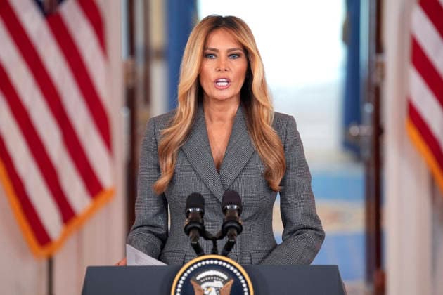 Melania Trump about Epstein - Washington US First lady Melania Trump makes a statement in the Grand Foyer of the White House in Washington on April 9, 2026. Melania said she never had a relationship with Epstein. Photo by Yuri Gripas ABACAPRESS.COM Washington DC United States  Copyright: xGripasxYuri ABACAx