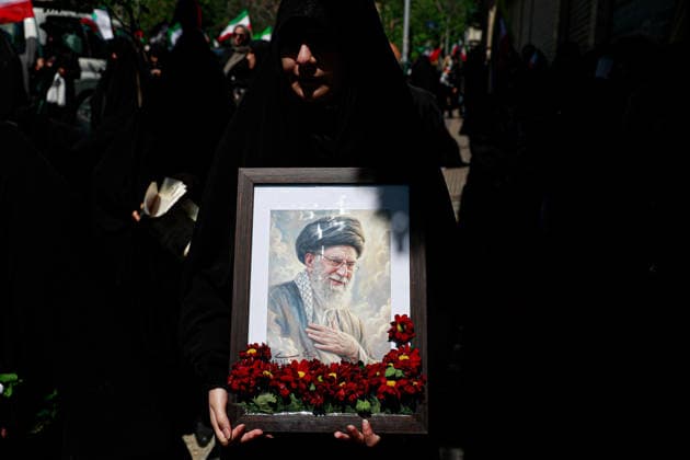 April 9, 2026, Tehran, Iran: Iranians gather during a rally to commemorate the death of the country s slain supreme leader Ayatollah Ali Khamenei in Tehran on April 9, 2026. Thousands of Iranians paid tribute on April 9 to the late supreme leader Ali Khamenei, who ruled the country for nearly four decades until his killing in US-Israeli strikes at the start of the Middle East war. Tehran Iran - ZUMAi98_ 20260409_zih_i98_013 Copyright: xIranianxSupremexLeader SxOfficex