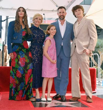 American actor, director and writer Noah Wyle (blue suit) is joined by his daughter Alex Wyle, wife Sara Wells, daughter Frances Harper Wyle and son Owen Wyle (L-R) during an unveiling ceremony honoring him with the 2,840th star on the Hollywood Walk of Fame in Los Angeles on Thursday, April 9, 2026.  LAP20260409913 JIMxRUYMEN