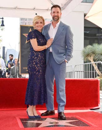 American actor, director and writer Noah Wyle is joined his wife Sara Wells during an unveiling ceremony honoring him with the 2,840th star on the Hollywood Walk of Fame in Los Angeles on Thursday, April 9, 2026.  LAP20260409917 JIMxRUYMEN