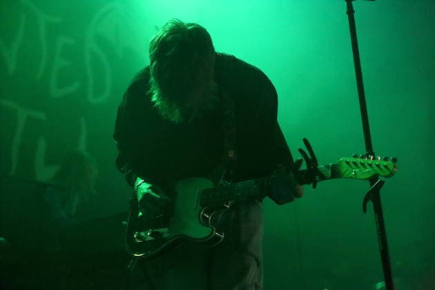 Joachim Liebens von der Band The Haunted Youth bei einem Konzert im Hole 44 in Berlin, 9. April 2026. The Haunted Youth Konzert Berlin