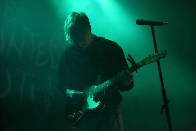 Joachim Liebens von der Band The Haunted Youth bei einem Konzert im Hole 44 in Berlin, 9. April 2026. The Haunted Youth Konzert Berlin