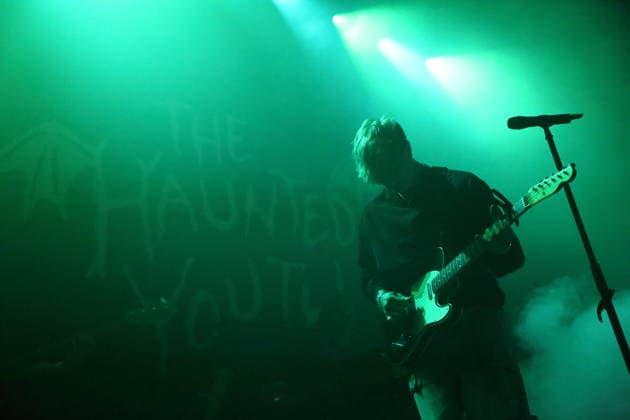 Joachim Liebens von der Band The Haunted Youth bei einem Konzert im Hole 44 in Berlin, 9. April 2026. The Haunted Youth Konzert Berlin *** Joachim Liebens from the band The Haunted Youth at a concert at Hole 44 in Berlin, April 9, 2026 The Haunted Youth concert Berlin