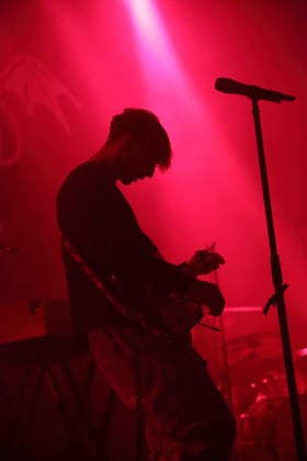 Joachim Liebens von der Band The Haunted Youth bei einem Konzert im Hole 44 in Berlin, 9. April 2026. The Haunted Youth Konzert Berlin