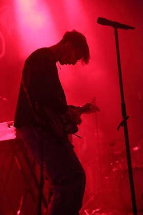 Joachim Liebens von der Band The Haunted Youth bei einem Konzert im Hole 44 in Berlin, 9. April 2026. The Haunted Youth Konzert Berlin
