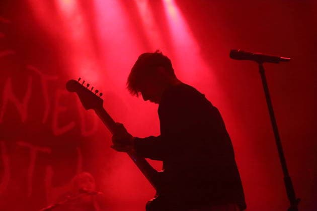 Joachim Liebens von der Band The Haunted Youth bei einem Konzert im Hole 44 in Berlin, 9. April 2026. The Haunted Youth Konzert Berlin