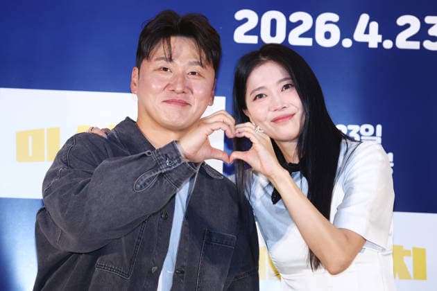 S. Korean actor Oh Dae-hwan and actress Oh Yoon-ah S. Korean actor Oh Dae-hwan and actress Oh Yoon-ah South Korean actor Oh Dae-hwan and actress Oh Yoon-ah, who star in the new movie Mismatch, pose for a photo during a publicity event in Seoul on April 9, 2026, to promote the movie, set to hit local screens in South Korea on April 23. (Yonhap) 2026-04-10 11:26:40 < 1980-2026 YONHAPNEWS AGENCY. .> ¼­¿ïÆ¯º°½Ã EDITORIAL USE ONLY  Copyright: xx PYH2026041006600034400 YonhapxNewsx yonphotos251326