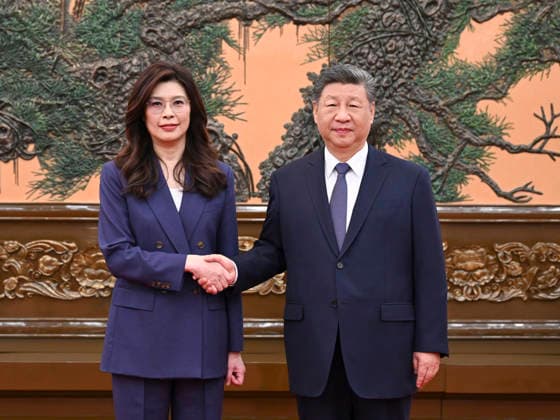 News Bilder des Tages (260410) -- BEIJING, April 10, 2026 -- Xi Jinping, general secretary of the Communist Party of China (CPC) Central Committee, meets with a delegation of the Chinese Kuomintang (KMT) party led by its chairwoman Cheng Li-wun in Beijing, capital of China, April 10, 2026. ) CHINA-BEIJING-XI JINPING-KMT-CHENG LI-WUN-MEETING (CN) XiexHuanchi 