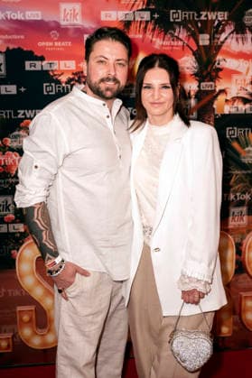 Felix von Jascheroff mit Ehefrau Alexandra Sophie beim Screening der neuen RTL2-Show Kampf der RealityAllstars in der Kölner Flora. Köln, 08.04.2026 *** Felix von Jascheroff with wife Alexandra Sophie at the screening of the new RTL2 show Kampf der RealityAllstars in Colognes Flora Köln, 08 04 2026 Foto:xT.xNgox xFuturexImagex reality_allstars_6465