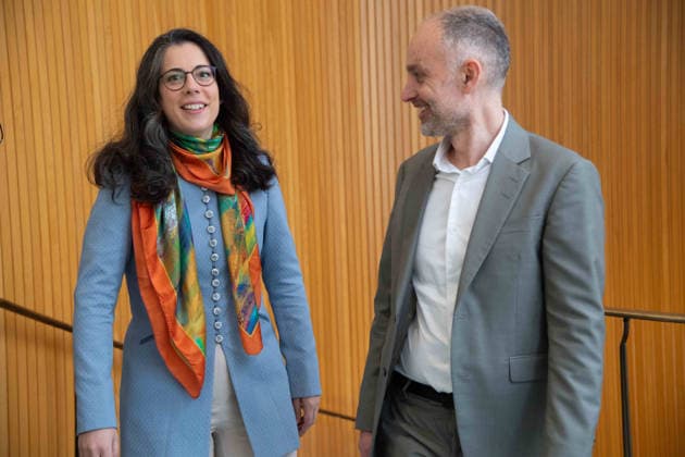 von links: Marie JACQUOT, Musikerin, Chefdirigentin WDR Sinfonieorchester, Sebastian KOENIG, König, Manager WDR Sinfonieorchester, Pressekonferenz anlaesslich der Vorstellung der neuen Chefdirigentin des WDR Sinfonieorchesters, beim WDR in Koeln am 10.04.2026,