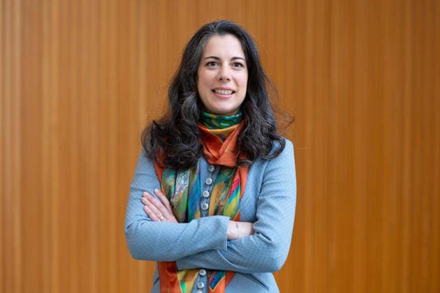 Marie JACQUOT, Musikerin, Chefdirigentin WDR Sinfonieorchester, Portraet, Portrait, Porträt, Einzelbild, angeschnittenes Einzelmotiv, halbe Figur, Halbfigur, halber Koerper, Pressekonferenz anlaesslich der Vorstellung der neuen Chefdirigentin des WDR Sinfonieorchesters, beim WDR in Koeln am 10.04.2026,