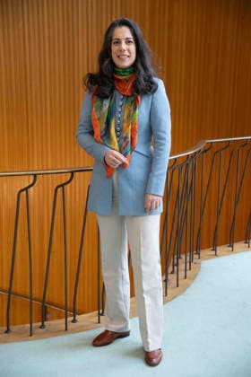 Marie JACQUOT, Musikerin, Chefdirigentin WDR Sinfonieorchester, ganze Figur, Ganzkoerper, Portraet, Portrait, Porträt, Einzelbild, angeschnittenes Einzelmotiv, Pressekonferenz anlaesslich der Vorstellung der neuen Chefdirigentin des WDR Sinfonieorchesters, beim WDR in Koeln am 10.04.2026,