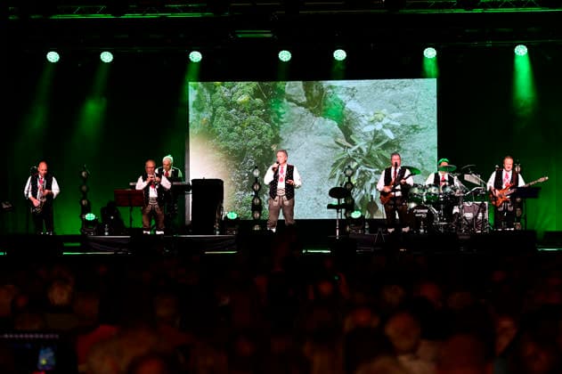 Die Kastelruther Spatzen live bei einem Konzert der Friedensadler˜-Tour im Messe- und Veranstaltungspark. Löbau, 09.04.2026