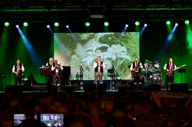 Die Kastelruther Spatzen live bei einem Konzert der Friedensadler˜-Tour im Messe- und Veranstaltungspark. Löbau, 09.04.2026