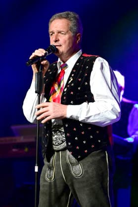 Norbert Rier von den Kastelruther Spatzen live bei einem Konzert der Friedensadler˜-Tour im Messe- und Veranstaltungspark. Löbau, 09.04.2026